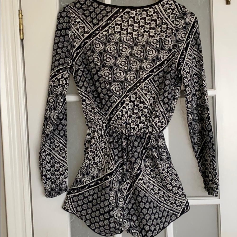 Deep V Shorts Romper - Picture 2 of 4